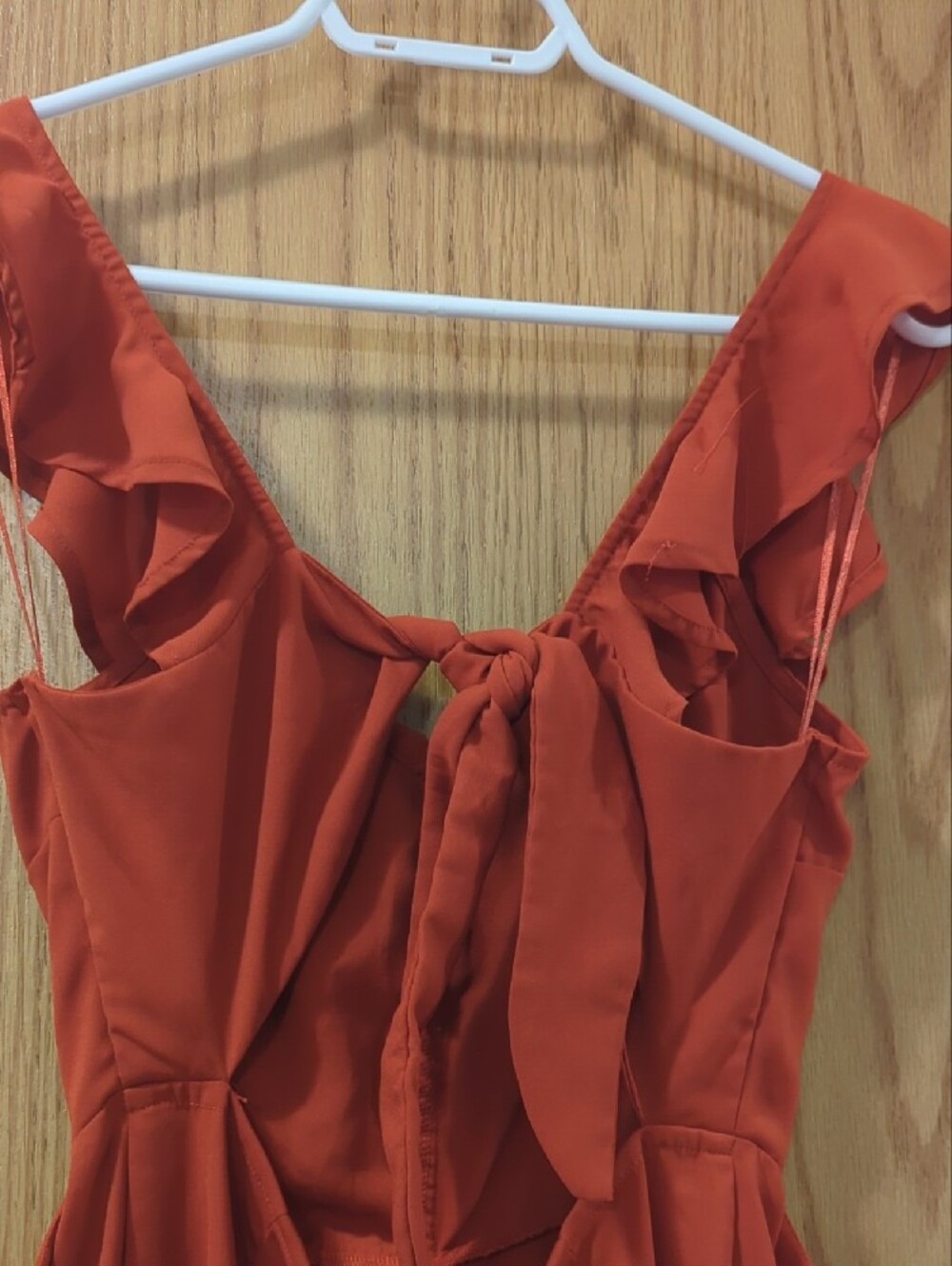 Rust Red Ruffled V-Neck Jumpsuit With Tieback - Picture 4 of 7